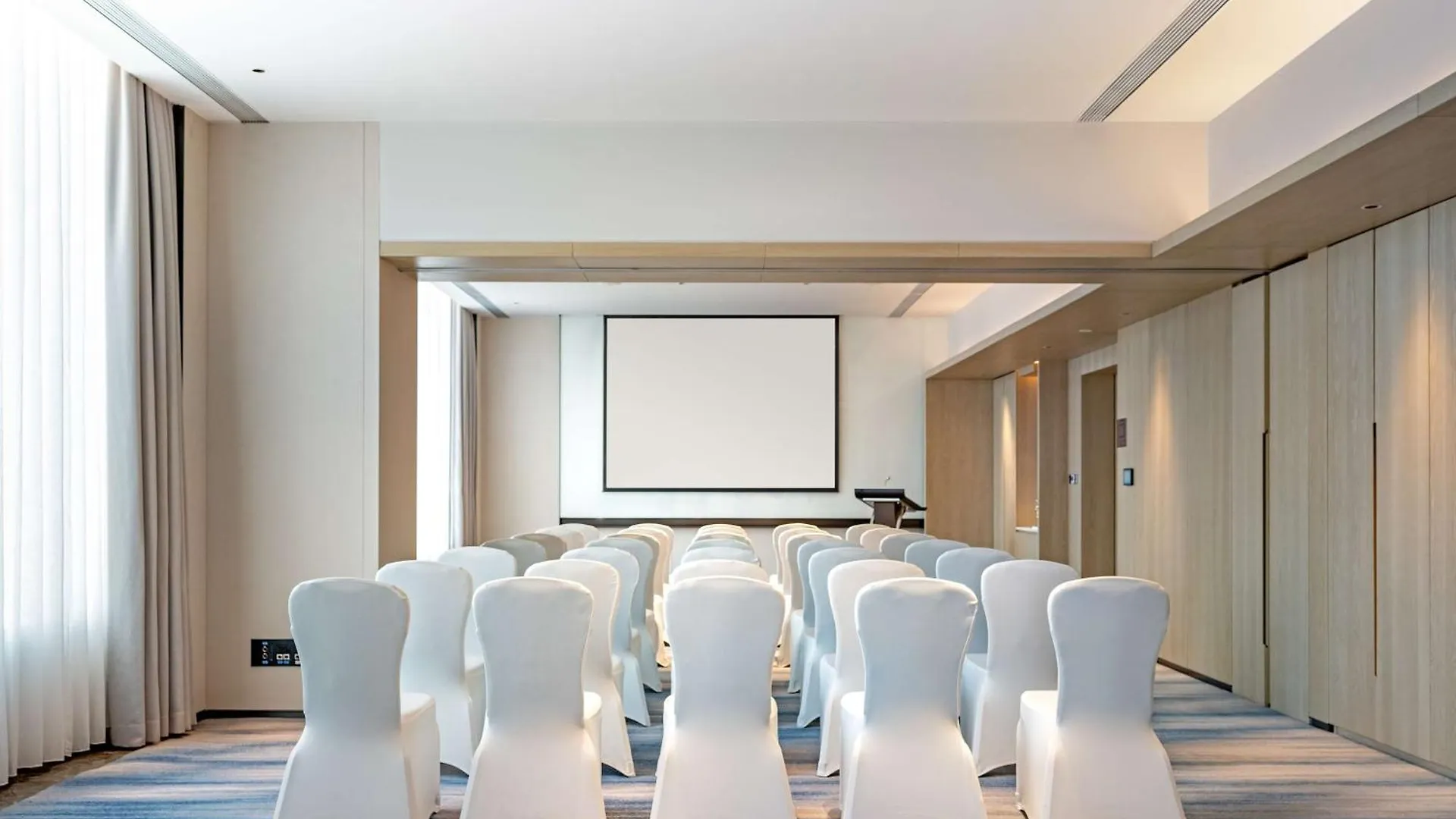 Hilton Garden Inn Shenzhen World Exhibition & Convention Center Hotel