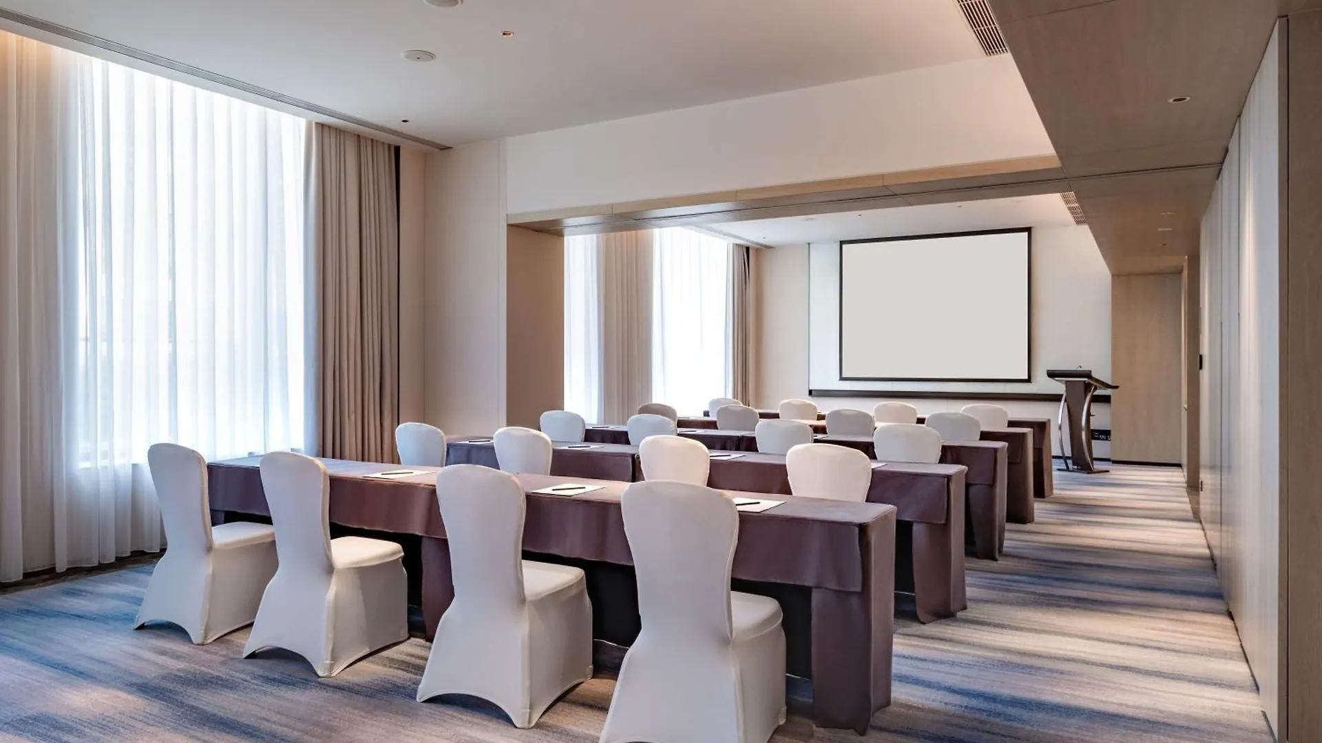 Hilton Garden Inn Shenzhen World Exhibition & Convention Center Hotel